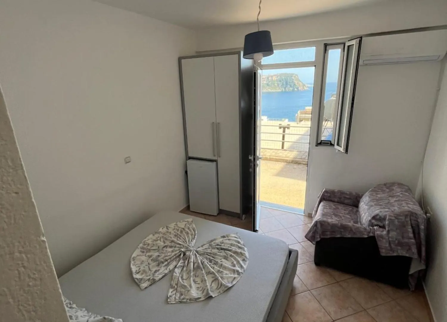 Dina House Hotel Himare Guest house